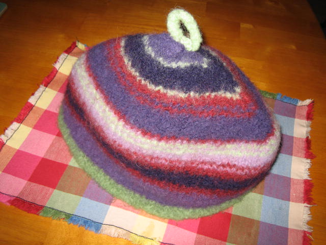 knit-n-listen-my-first-tea-cozy-2006